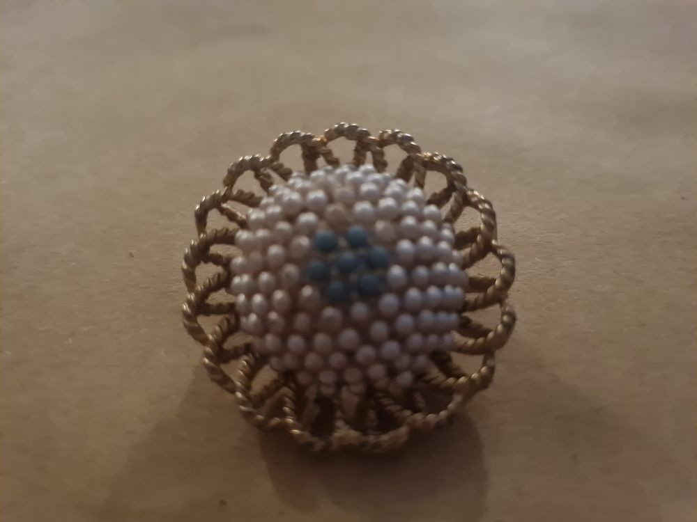 Lot 105: Vintage brooch
