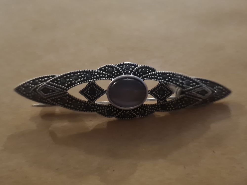 Lot 126: Vintage brroch