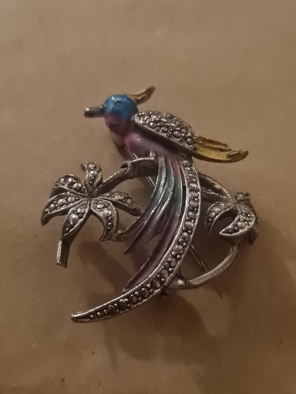 Lot 136: Bird brooch