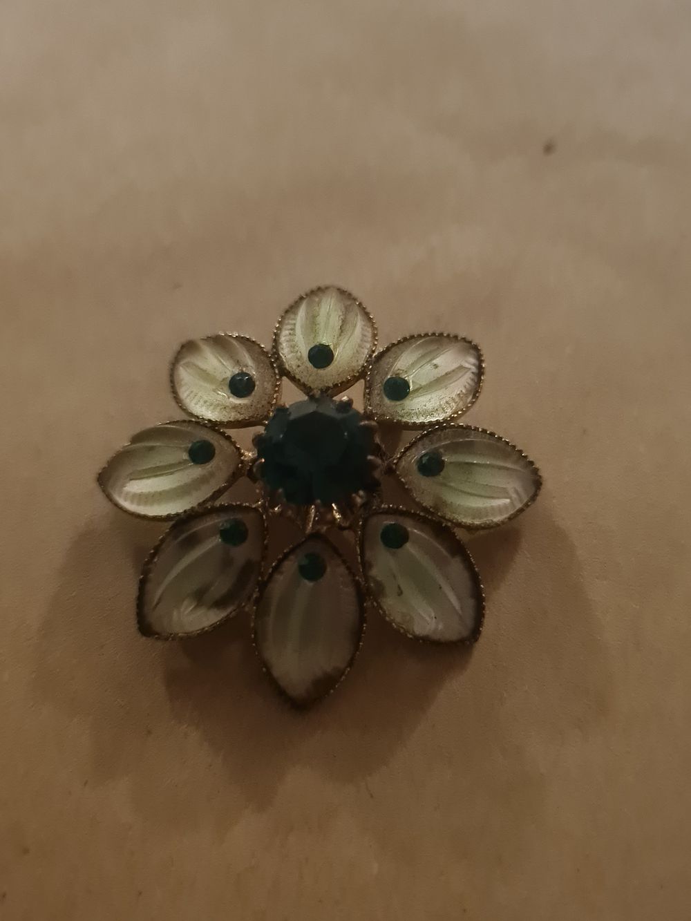 Lot 143: Vintage brooch