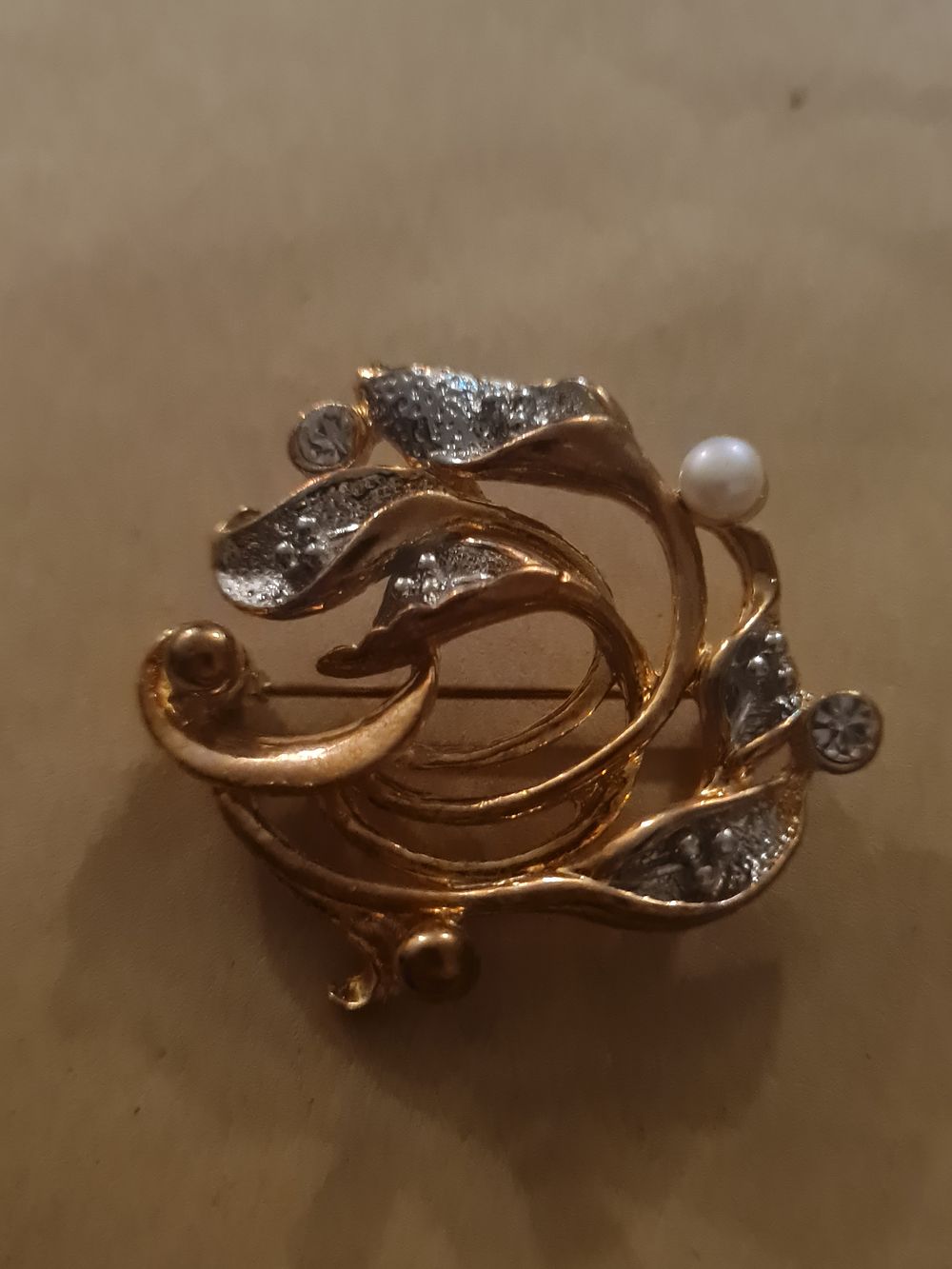Lot 88u: Stamped brooch