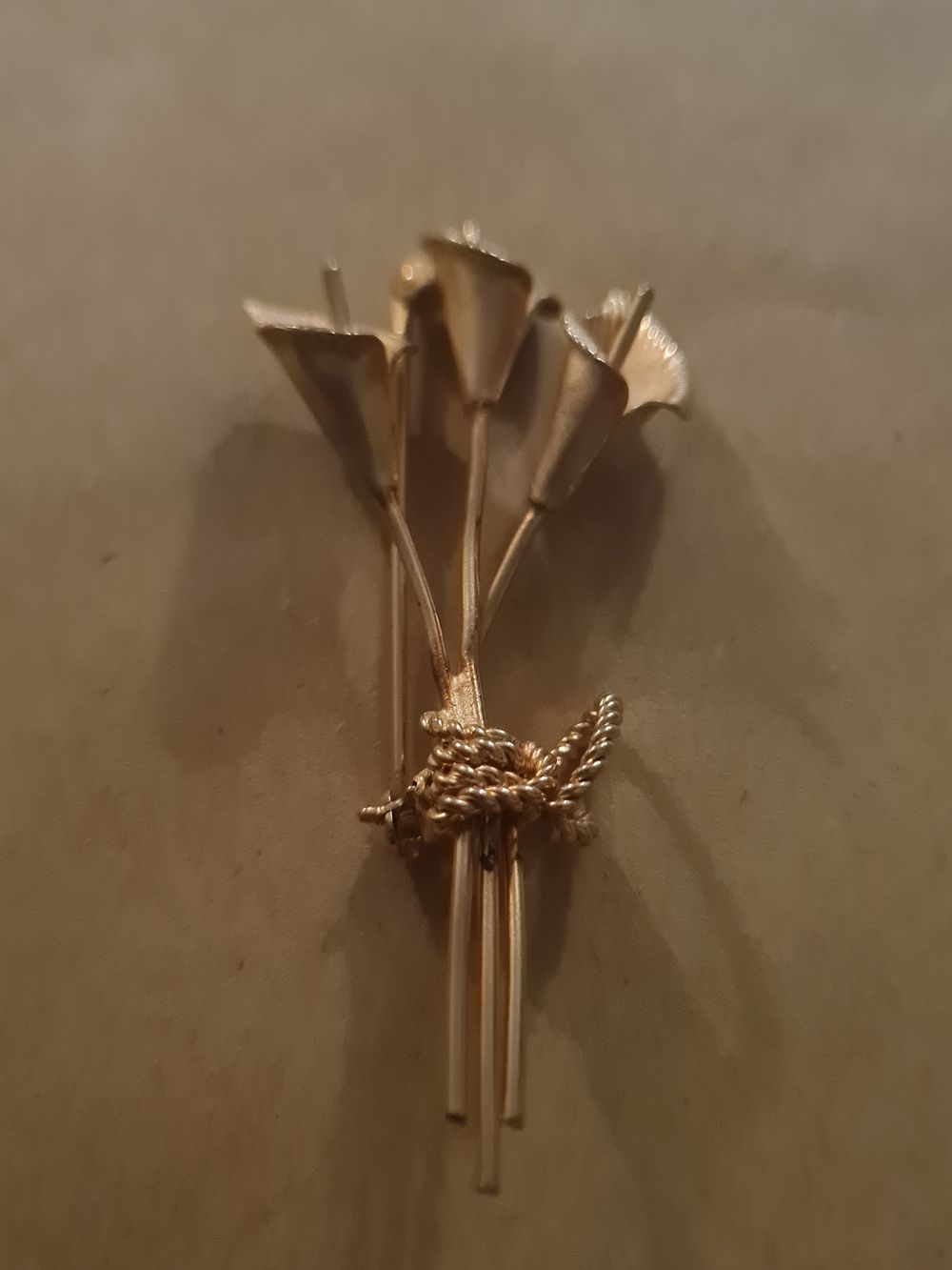 Lot 149: Flower brooch