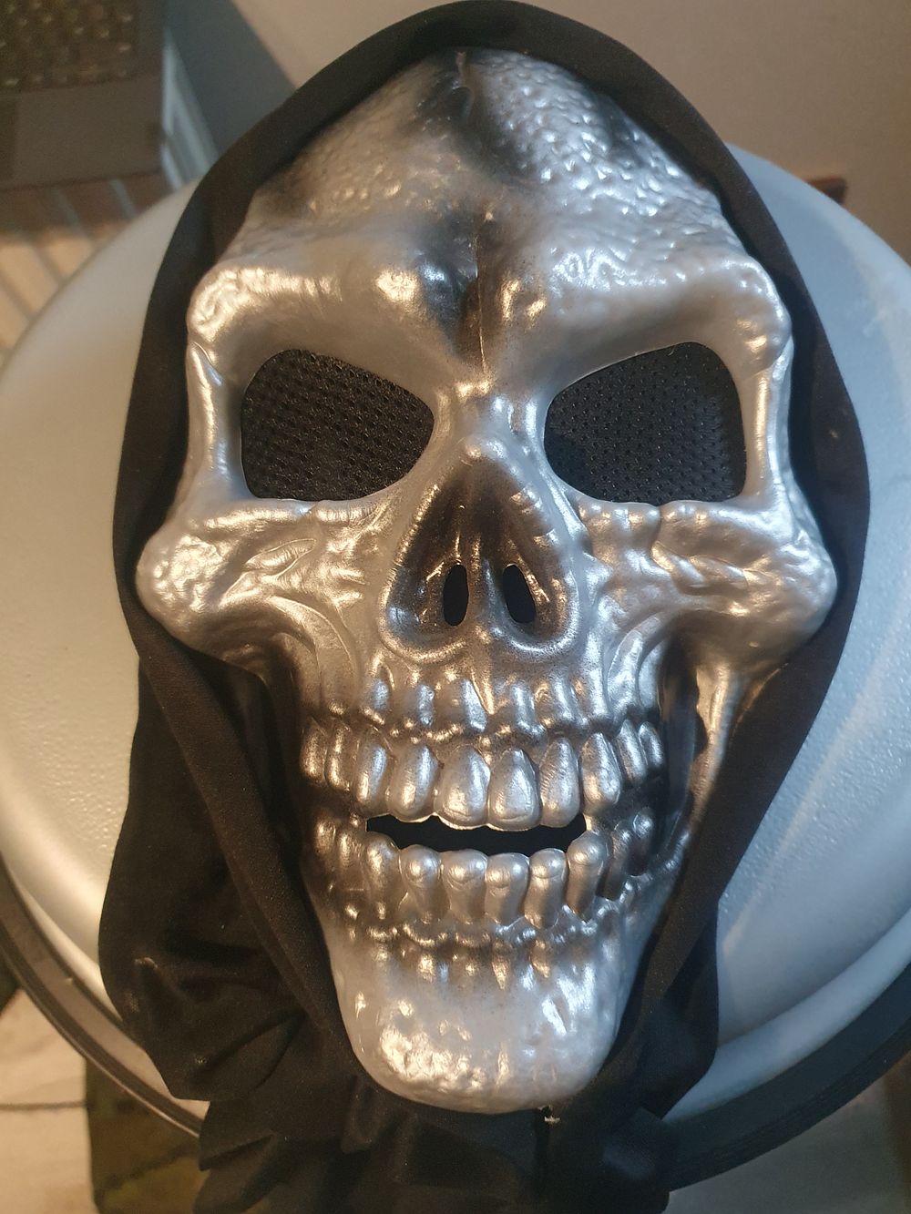 Lot 165: Halloween mask