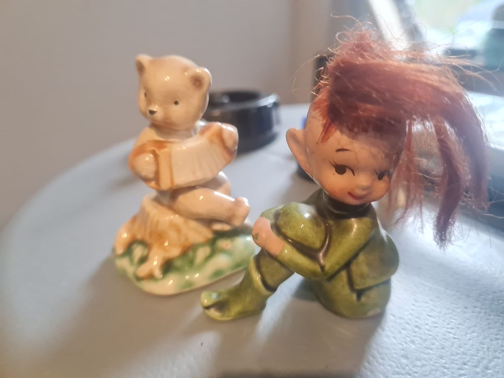 Lot 176: 2 vintage figerines