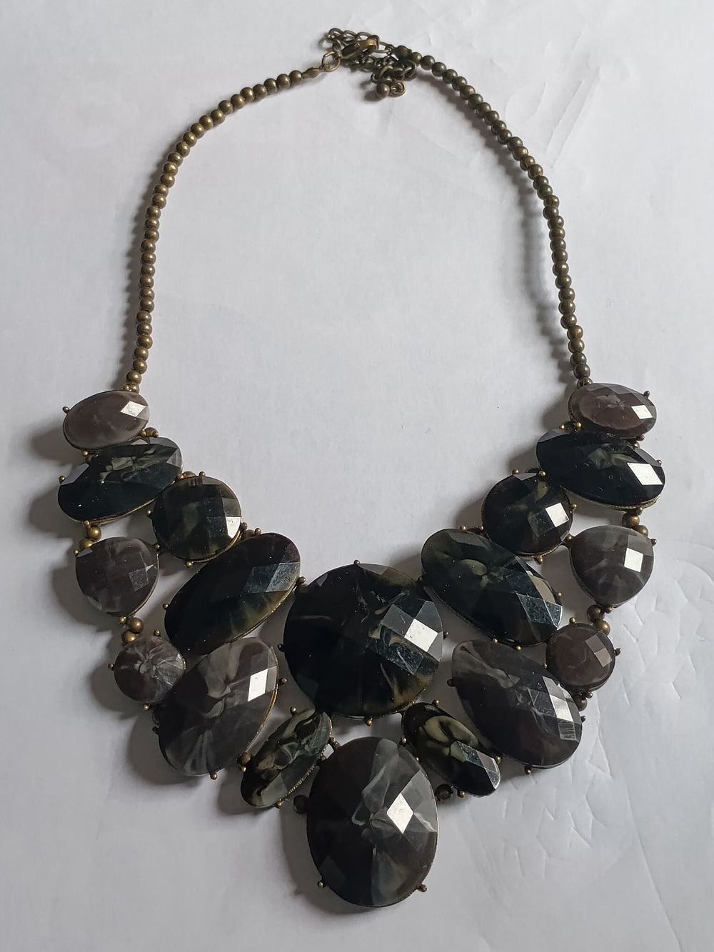 Lot 193: Ladies beautiful vintage style Marble EffectNecklace