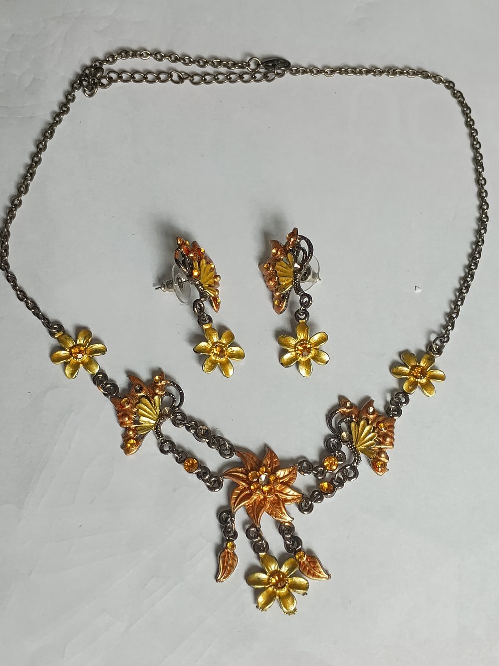 Lot 208: Ladies Beautiful Diamante Necklace & Matching Earrings Set