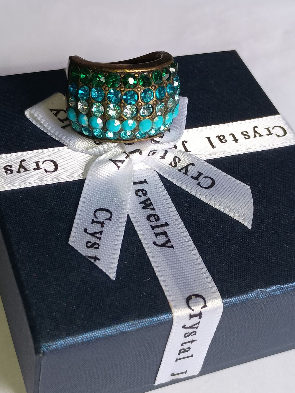 Lot 209: Multi Stone Ring