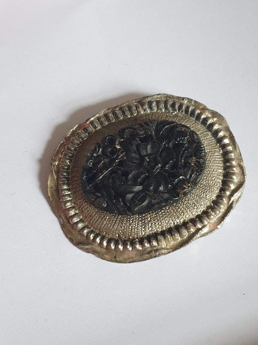 Lot 97: Vintage brooch