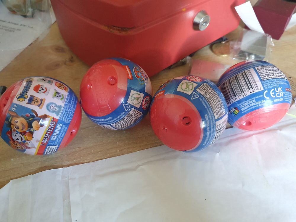 Lot 275: New paw patrol toys
