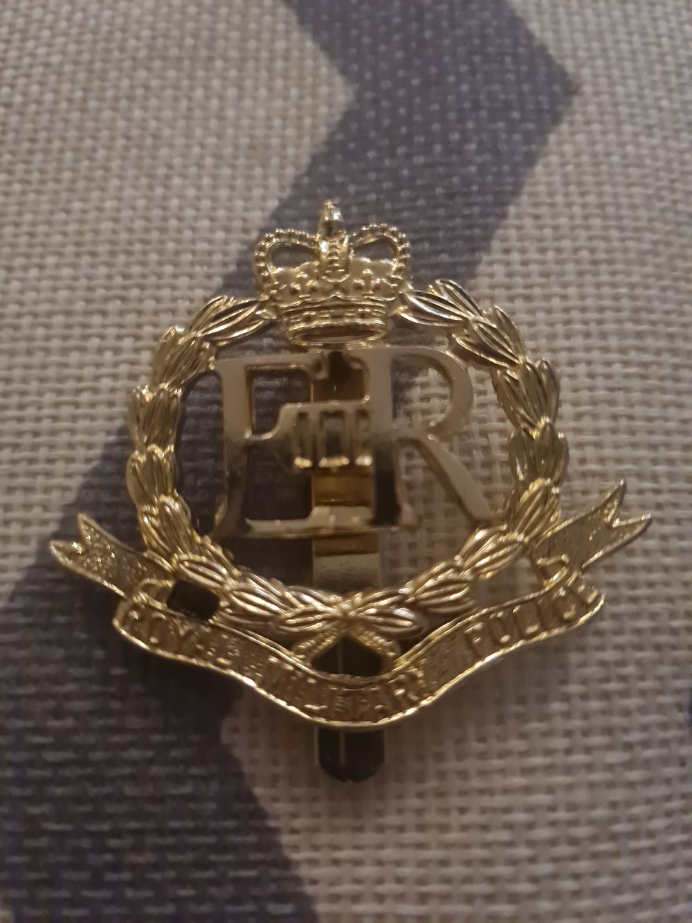 Lot 361: Obsolete British Army Royal Military Police Cap Badge