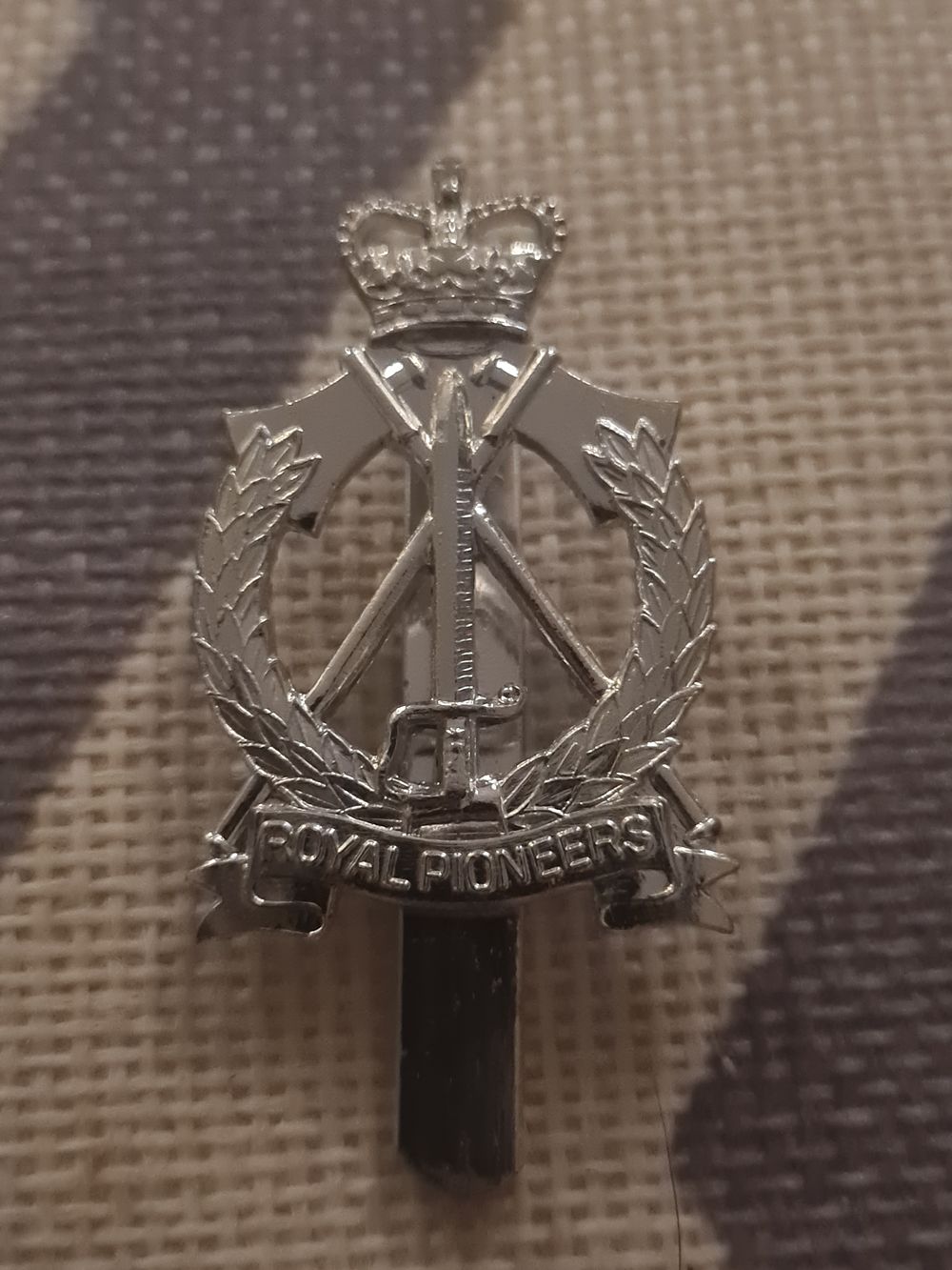 Lot 132w: British Royal Pioneers Cap Badge Q/C London Badge