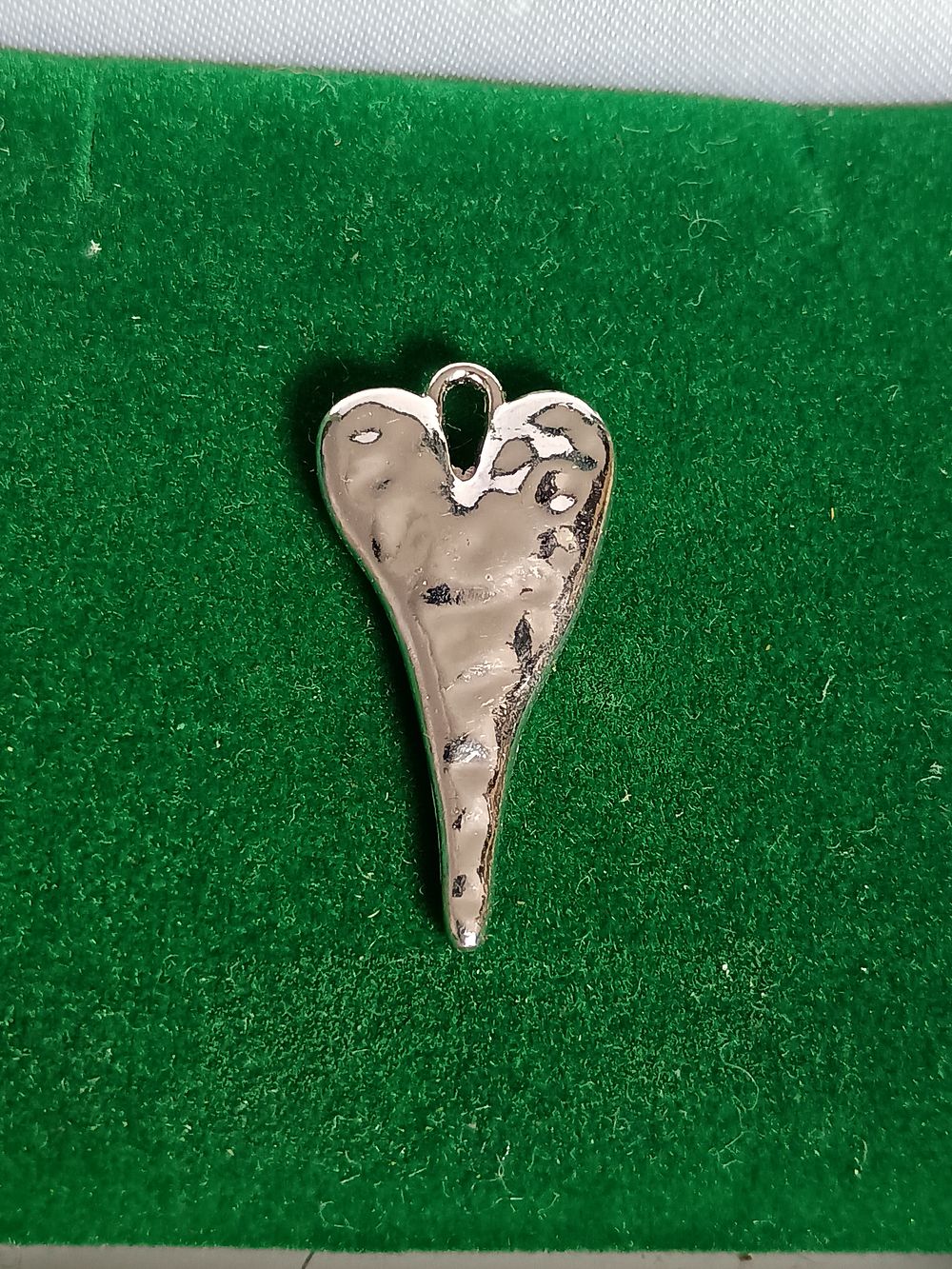 Lot 408: solid Heart Pendant