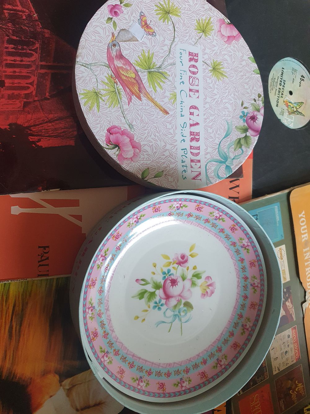Lot 173a: Rose garden side plates set
