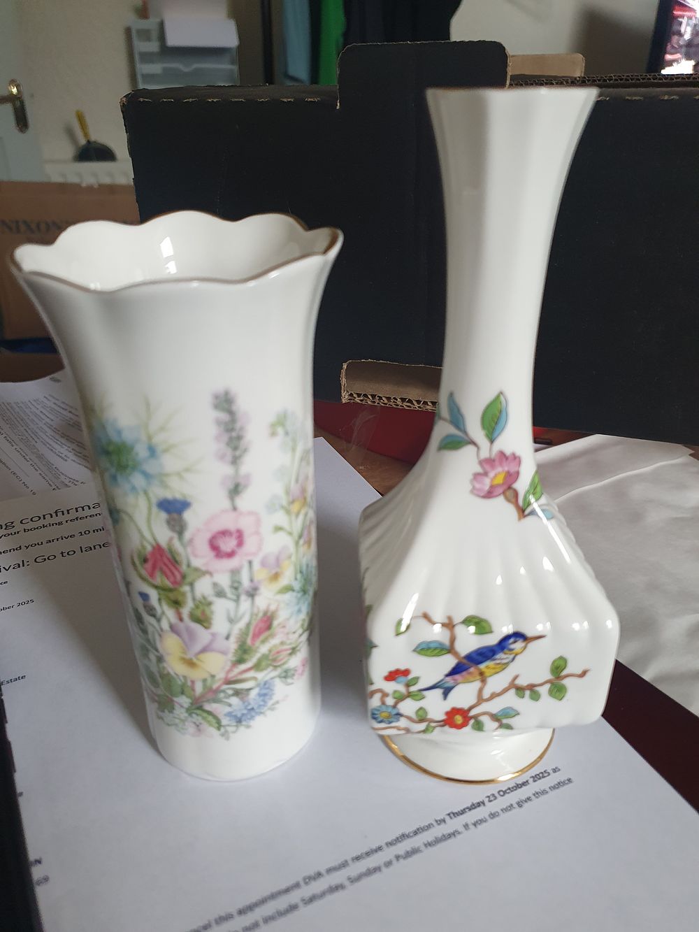 Lot 213: 2 aynsley vases