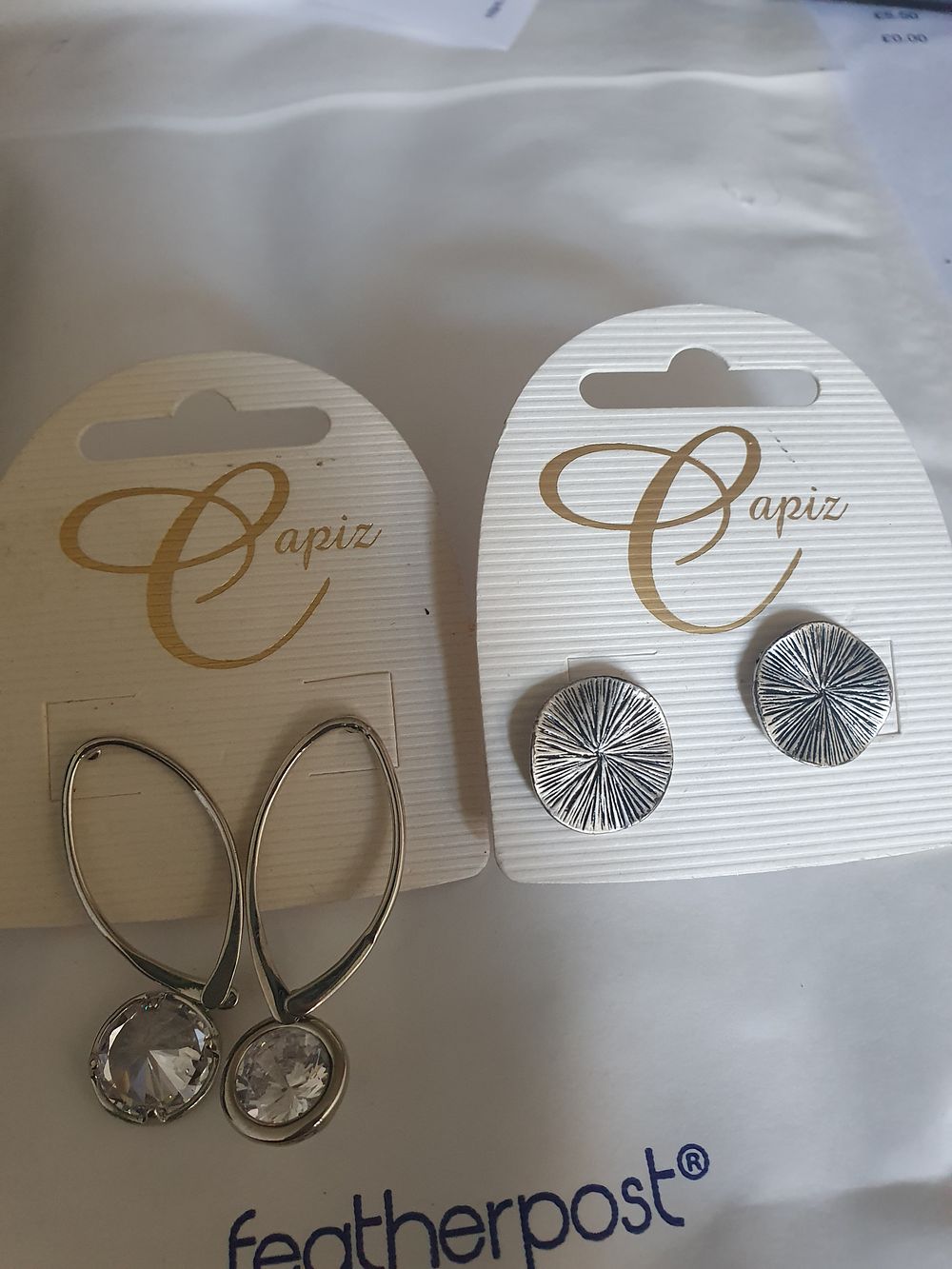 Lot 333: 2 new earings
