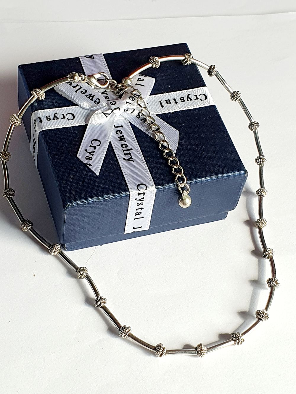 Lot 385: Ladies detailed Chain