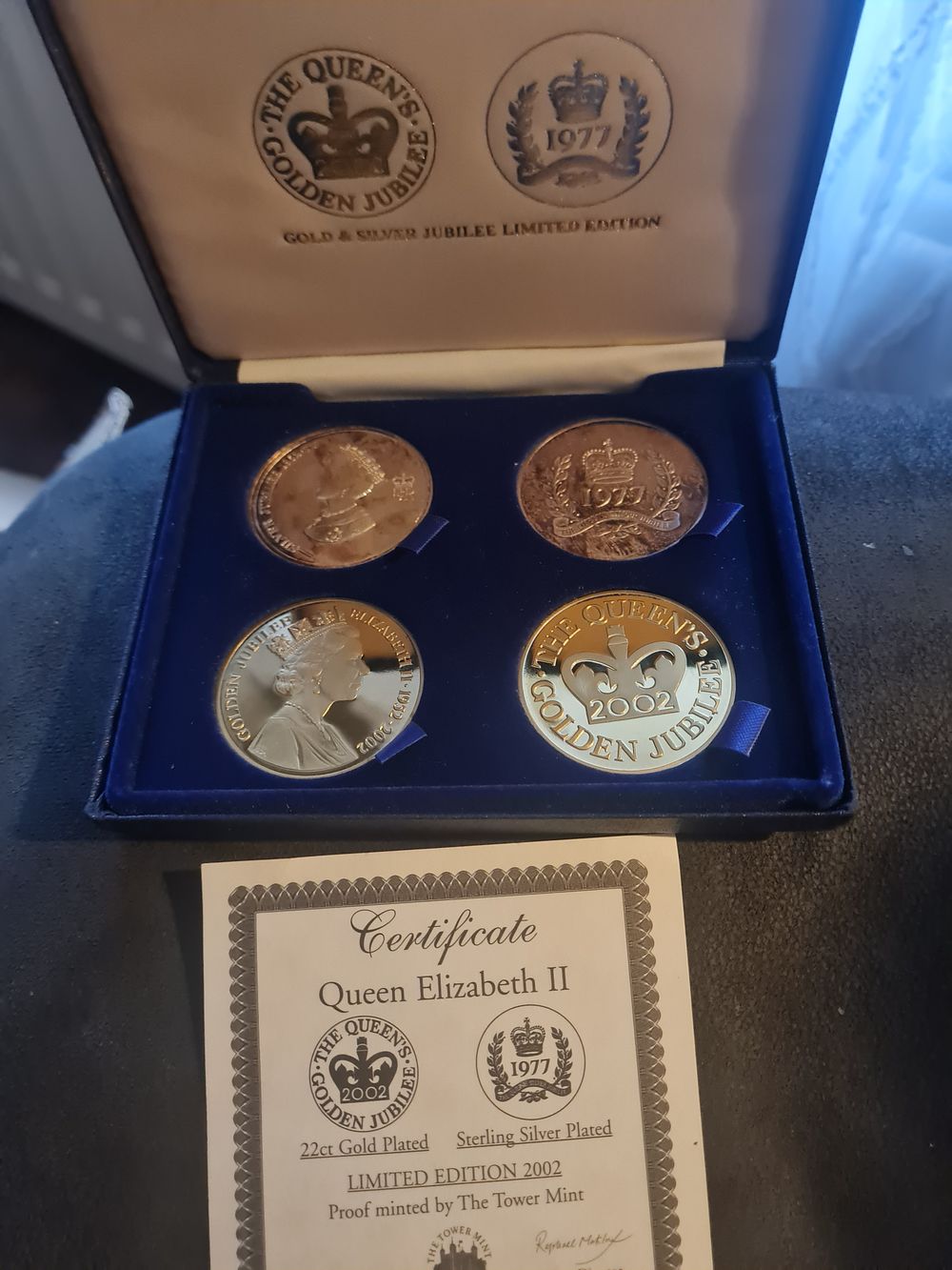Lot 6a: Queen Elizabeth ii 22ct gold plated & sterling silver plated tower mint coin collection