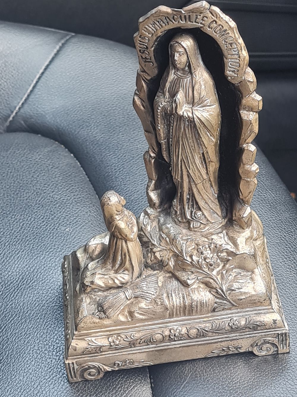 Lot 9h: Vintage metal ave maria de loursea musical