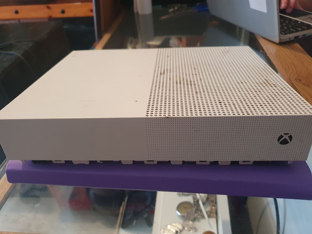 Lot 416: Xbox 1 console