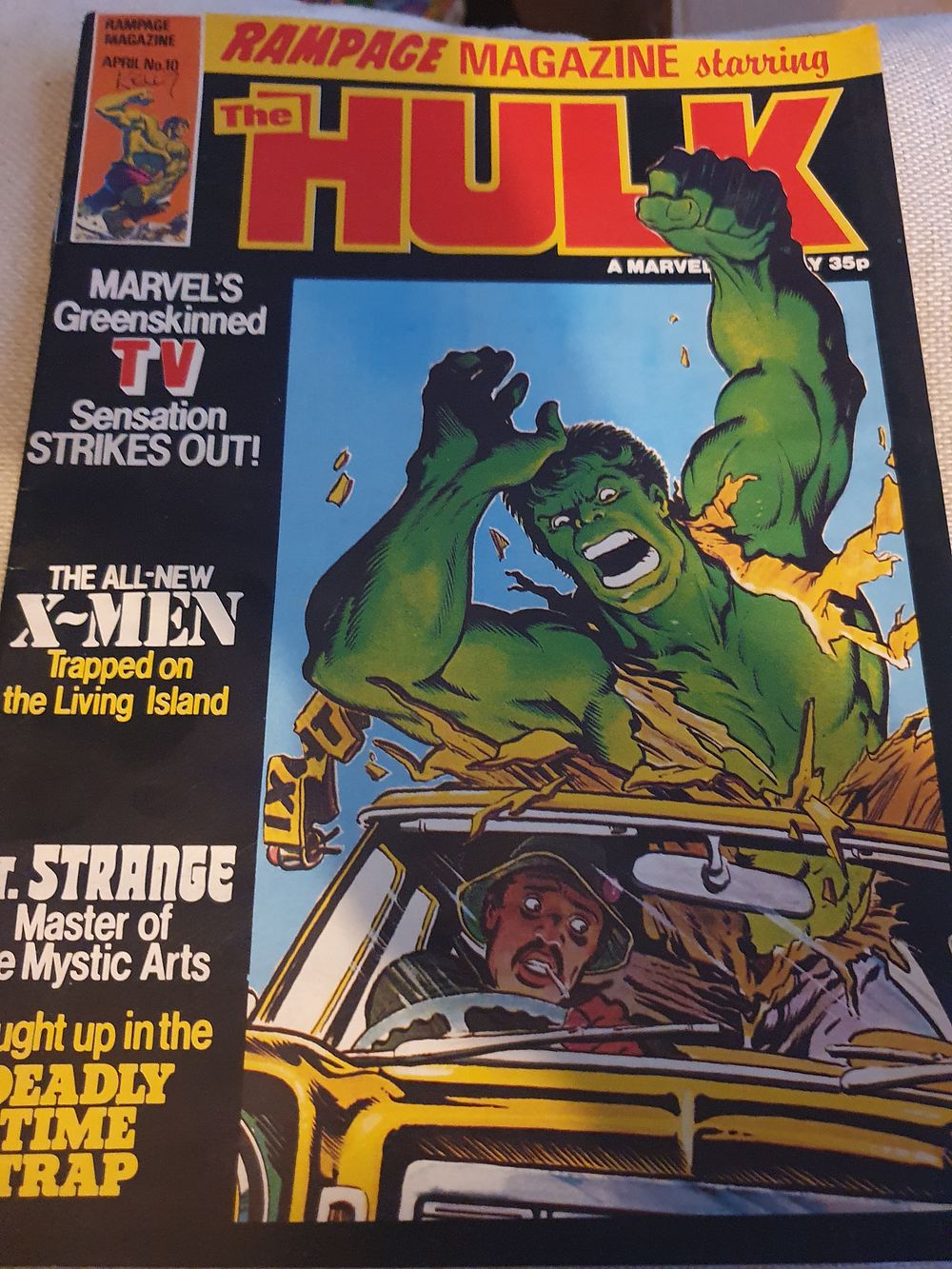 Lot 121: The hulk comic marvel