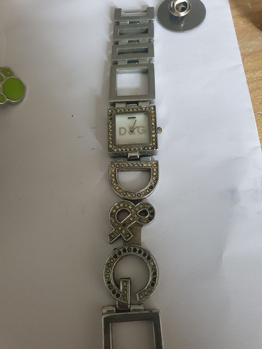 Lot 180: D & g watch