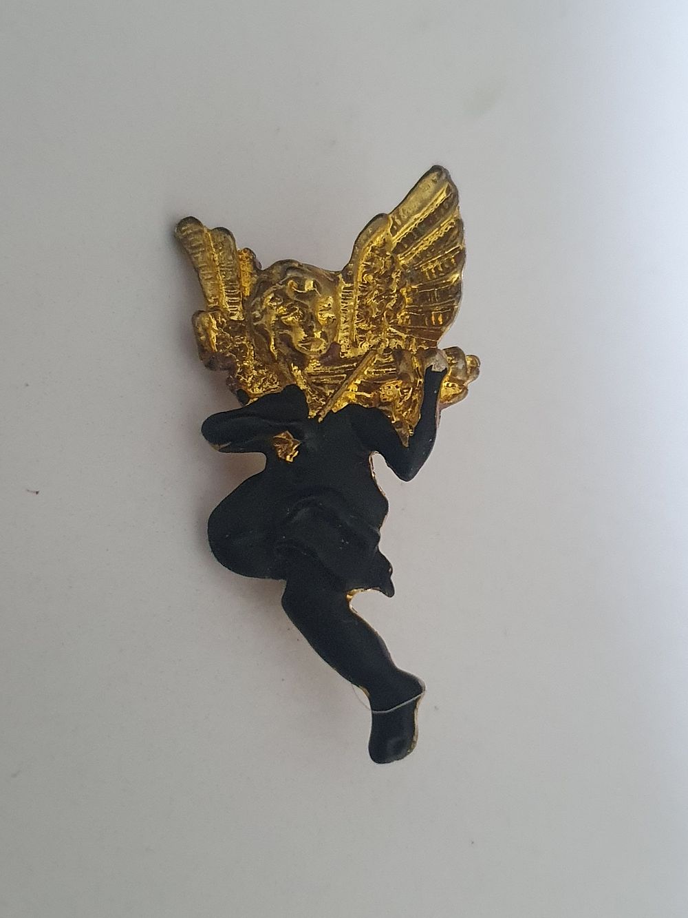 Lot 183: Musical broach