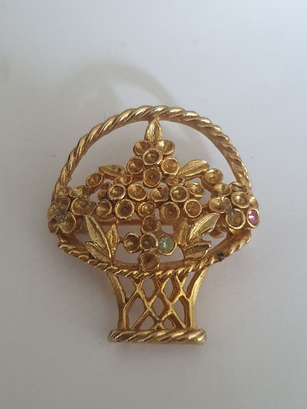 Lot 185: Vintage broach