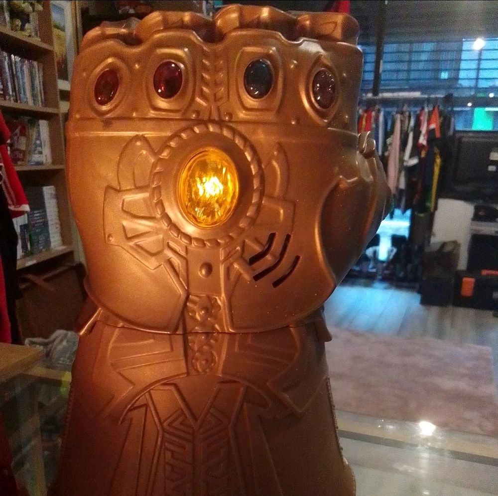 Lot 199: Avengers Endgame Thanos gauntlet