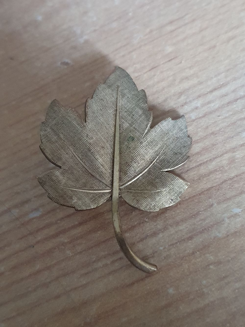 Lot 210: Feather brooch