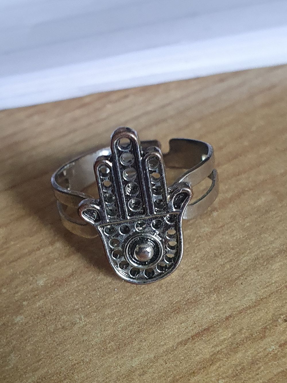 Lot 288: Hand ring