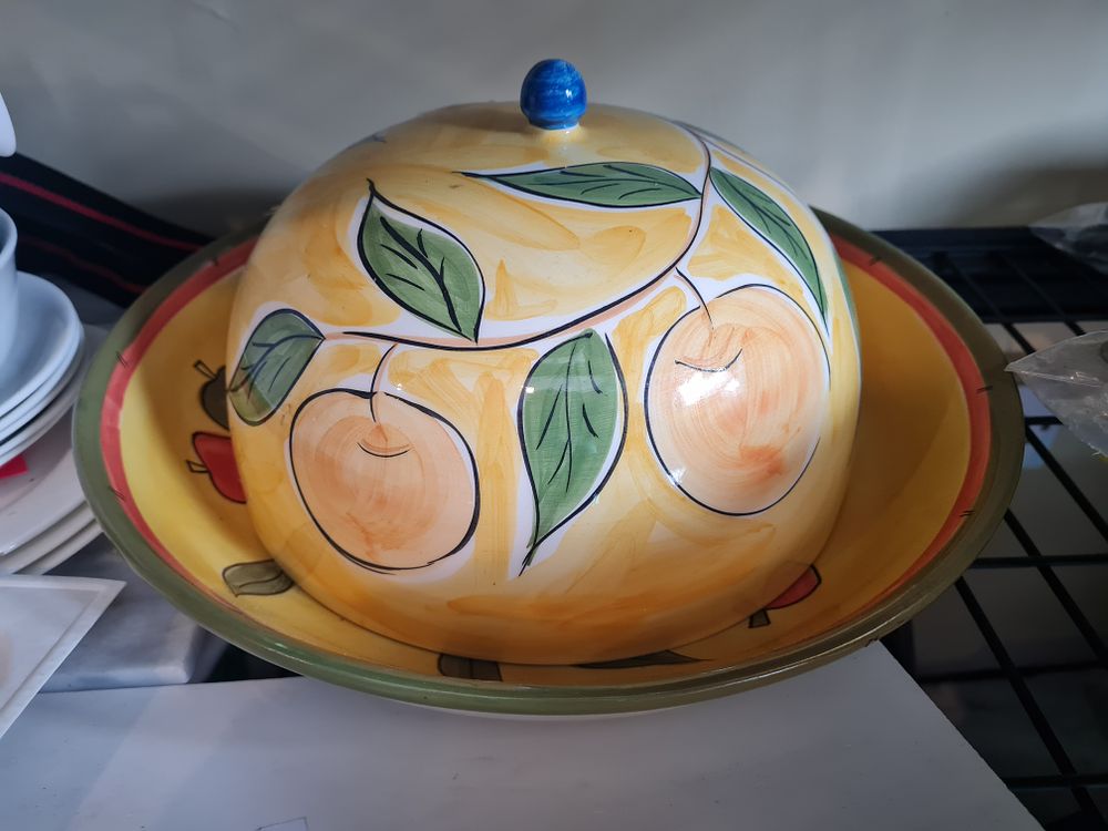 Lot 290: Large cloche dish