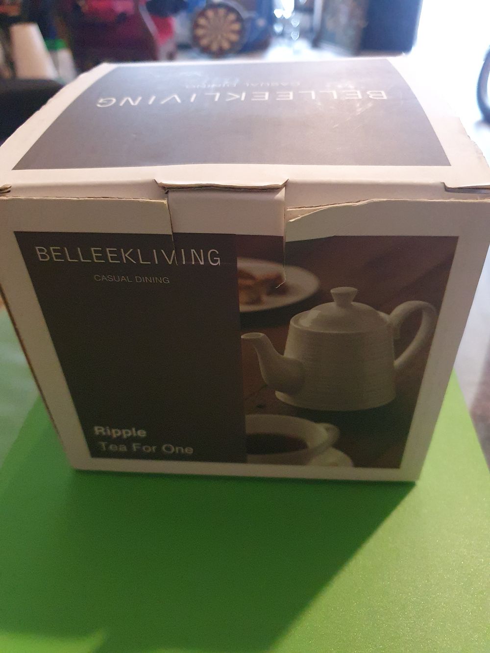 Lot 8i: Belleek boxed teapot