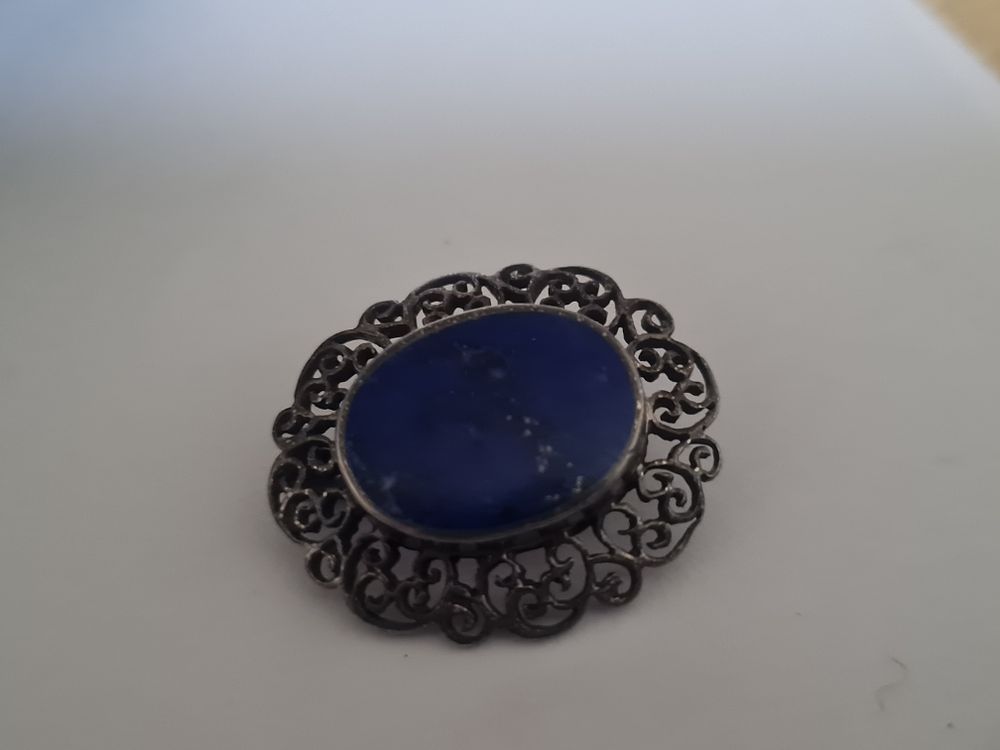 Lot 10z: Vintage silver stamped broach