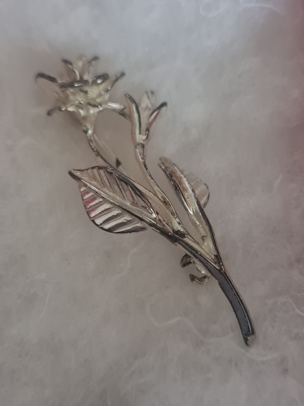 Lot 12h: 925 silver flower broach