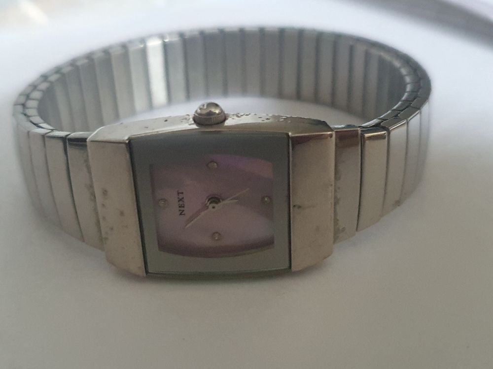 Lot 188b: Ladies watch pwo