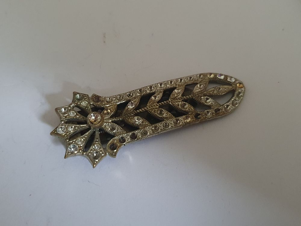 Lot 19g: Vintage clip