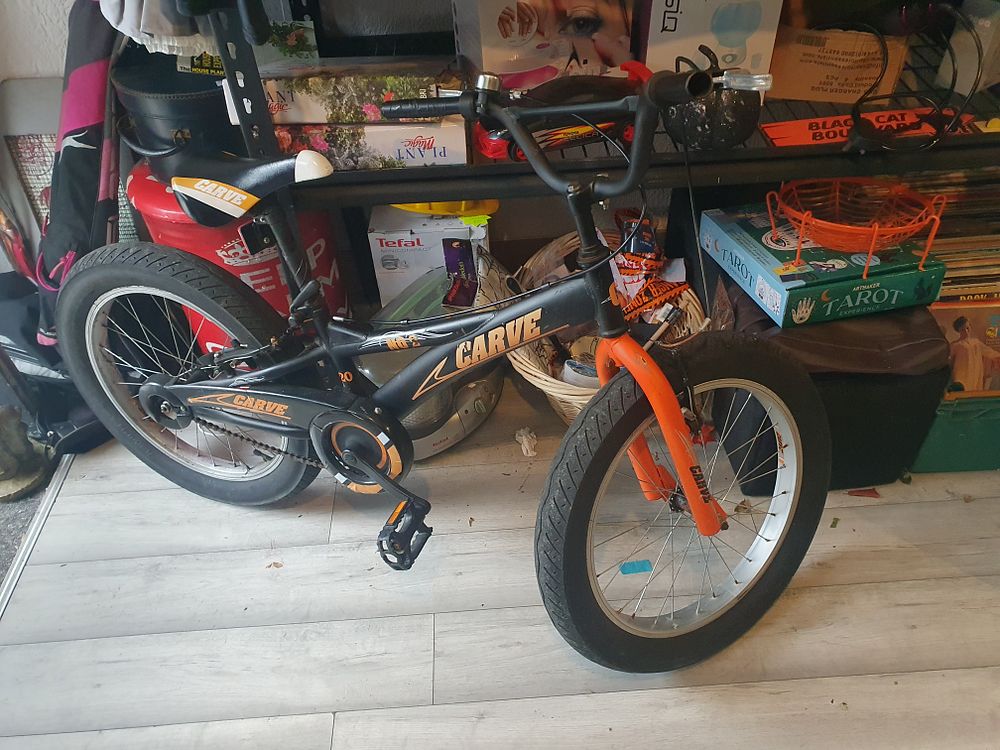 Lot 8k: Carve bike monster wheels