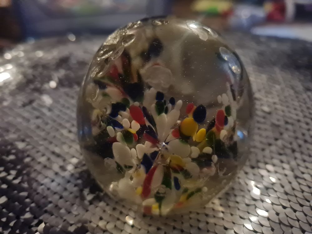 Lot 61: Vintage paperweight