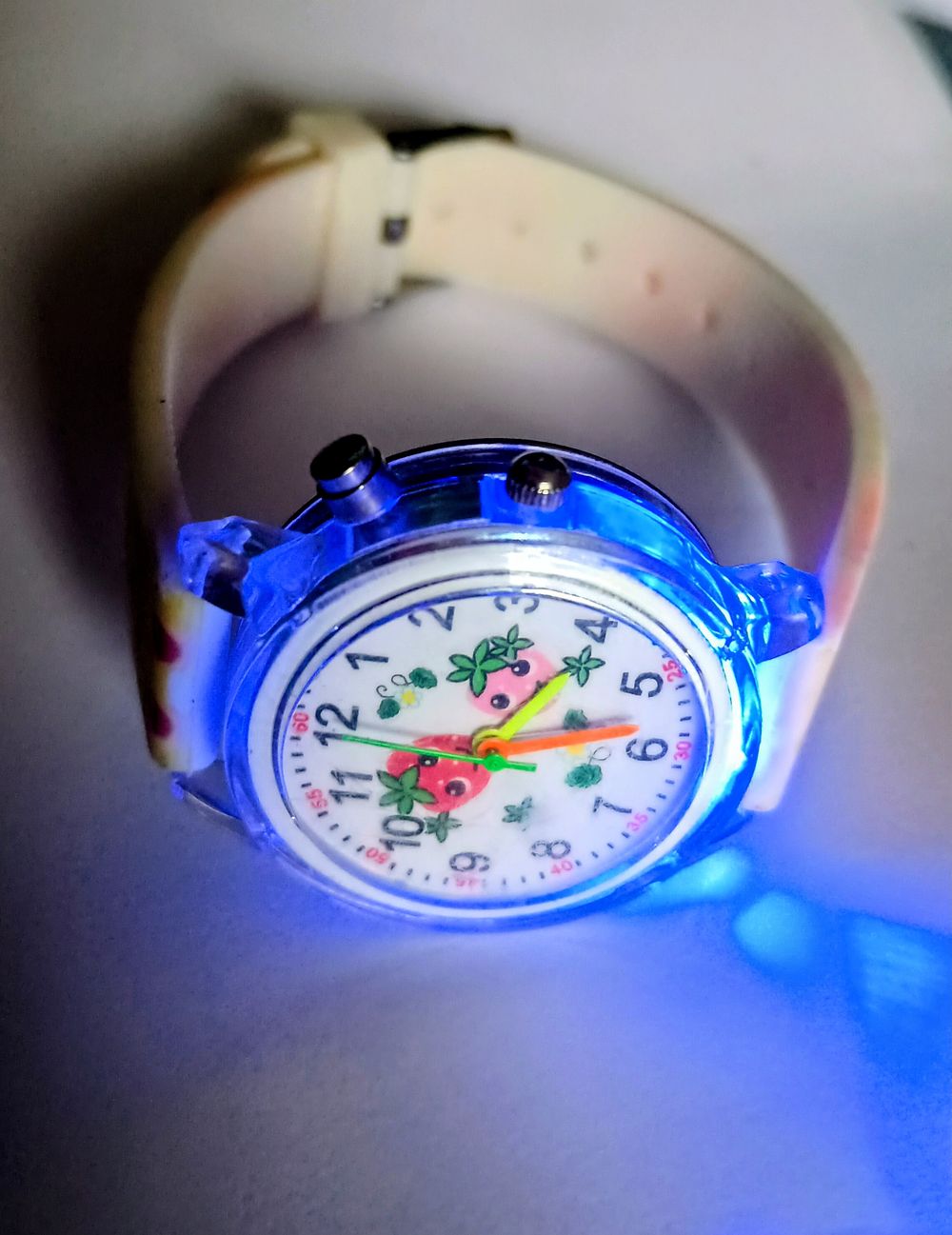 Lot 95: Quirky Multi LED Light Up watch with detail
