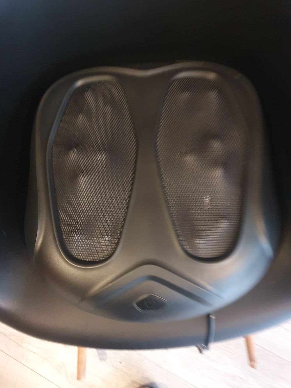 Lot 96: FEET MESSANGER