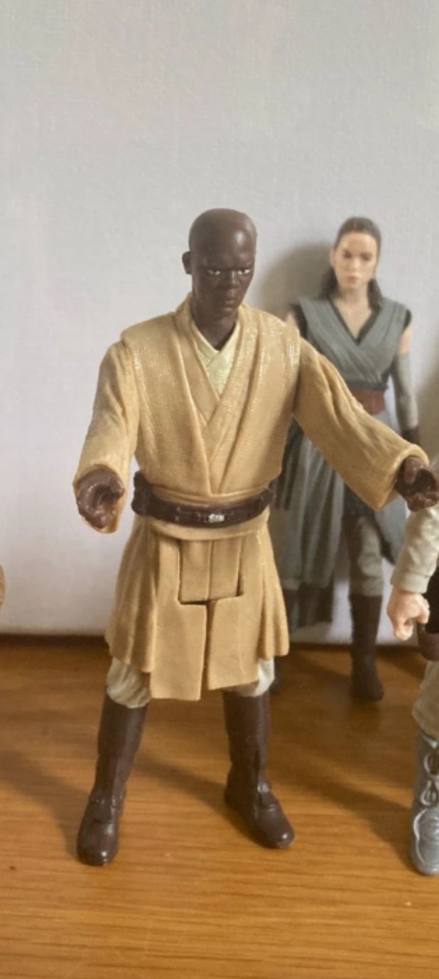 Lot 143: Star wars figure