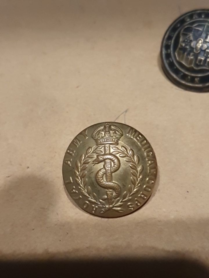 Lot 161: Ww1 medical corps button