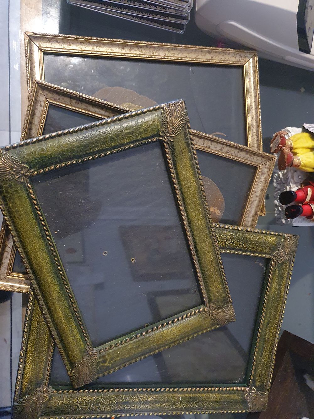 Lot 181: Lot of vintage frames