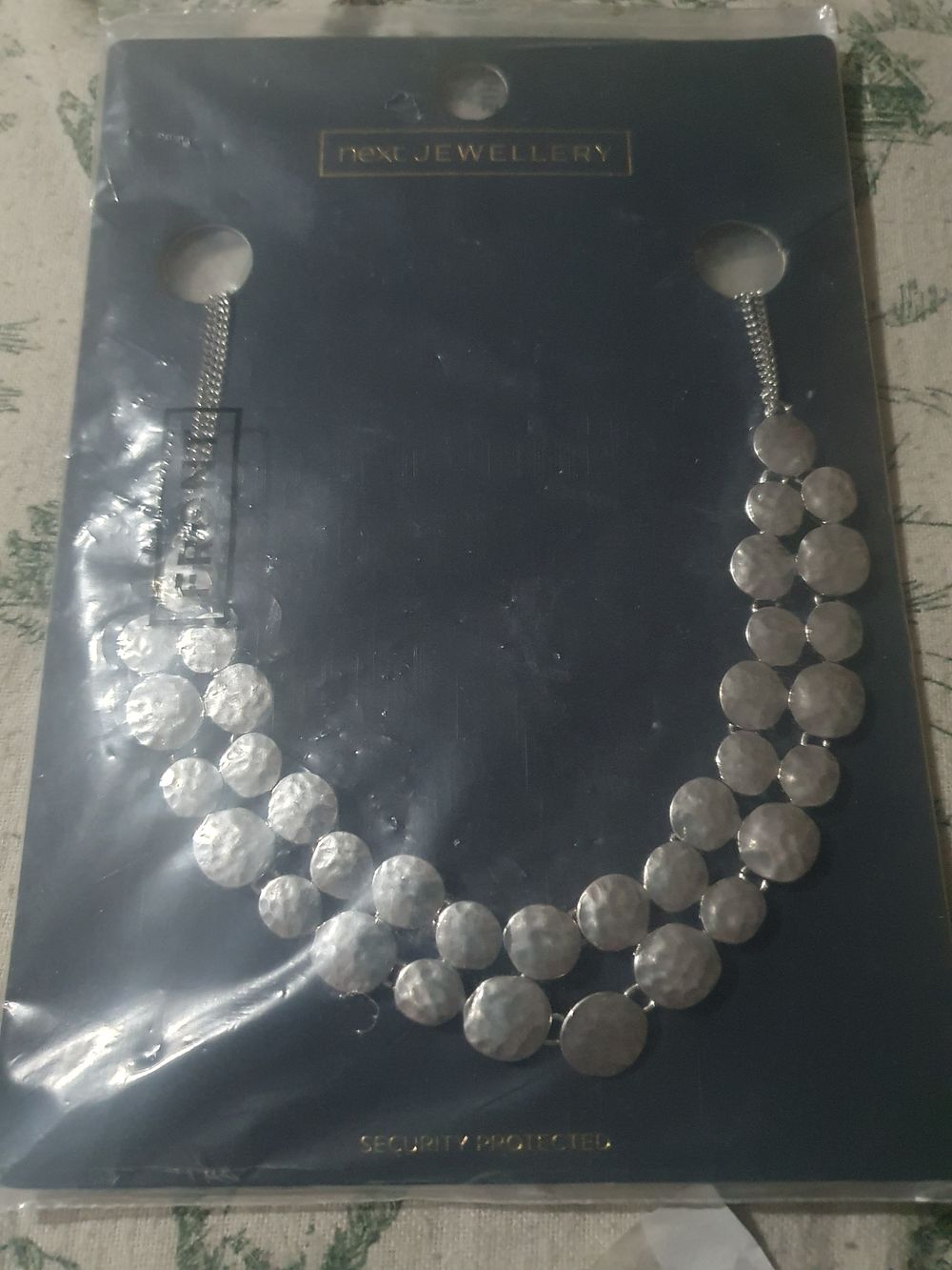 Lot 225: New chain