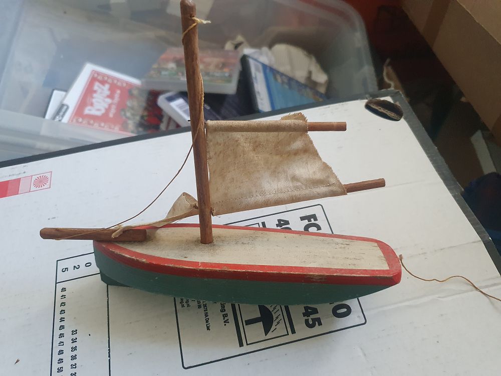 Lot 163: Vintage wooden boat