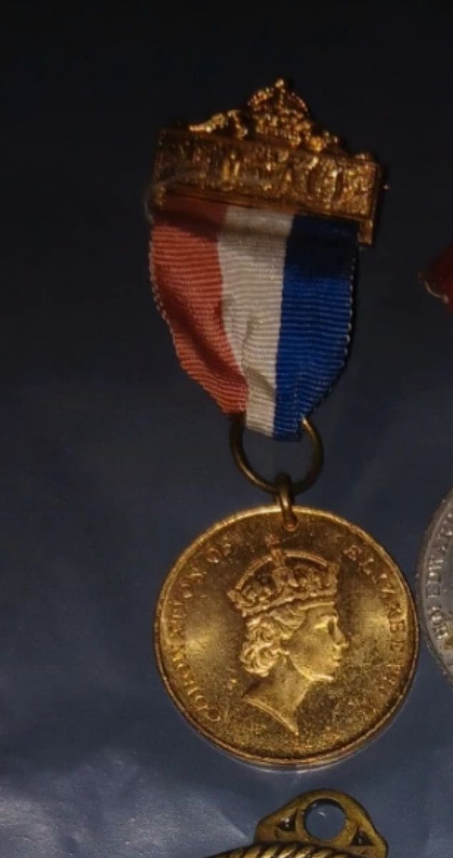 Lot 243: Vintage medal