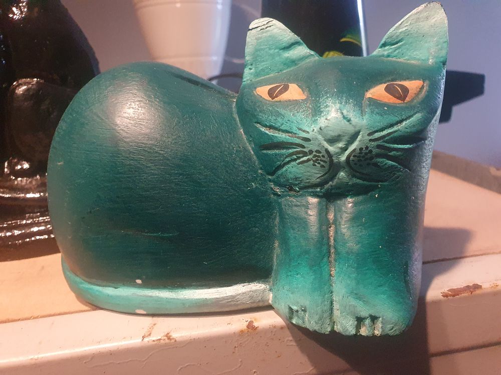 Lot 323: Wooden cat