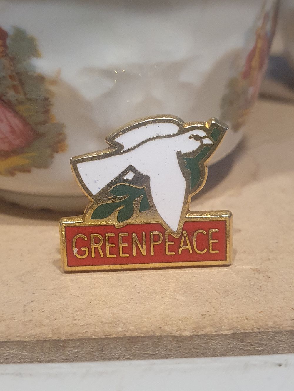 Lot 335: Green peace badge