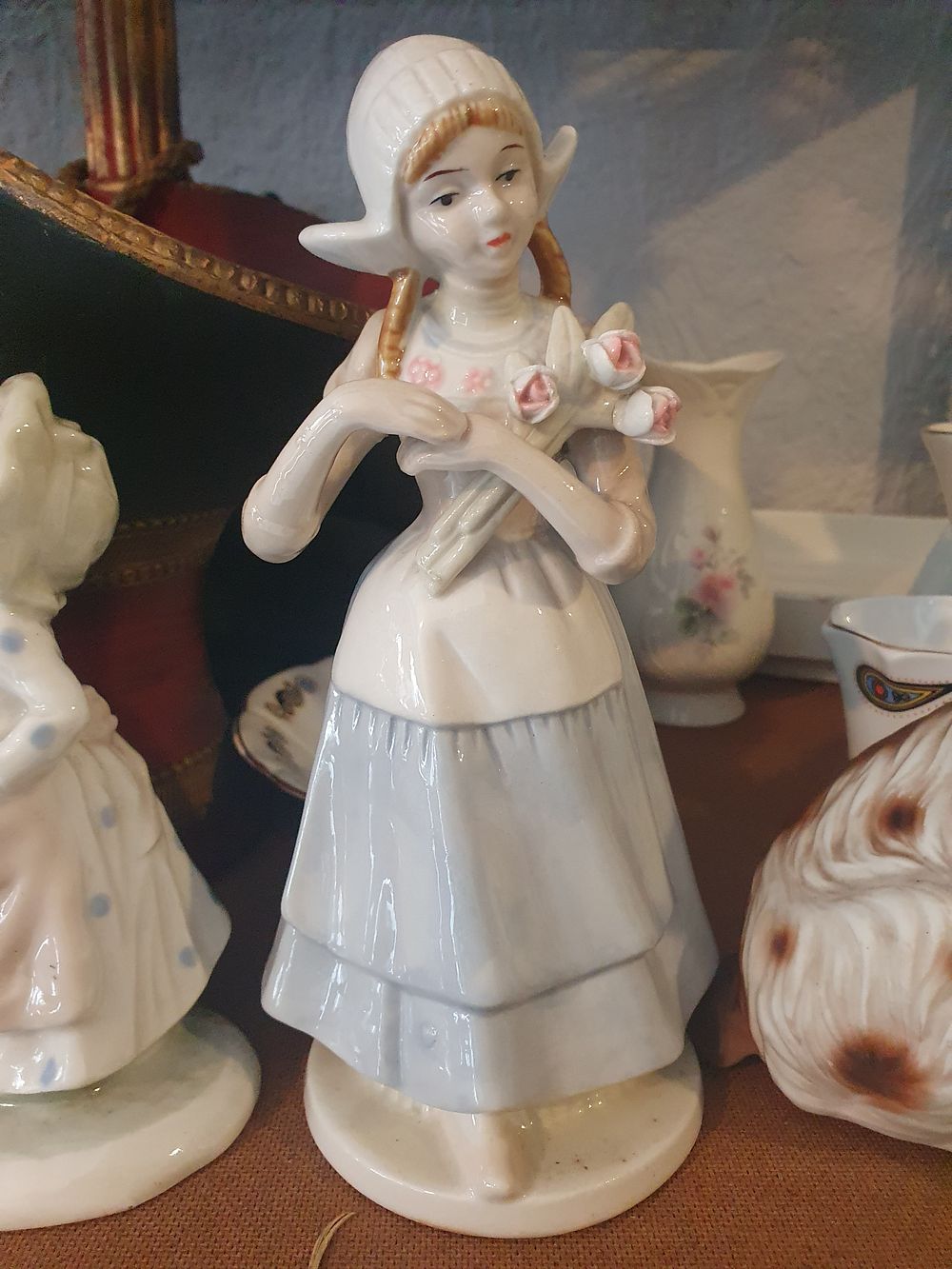 Lot 99r: Vintage figurine