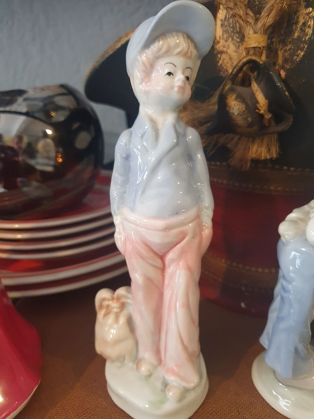 Lot 352: Vintage figurine